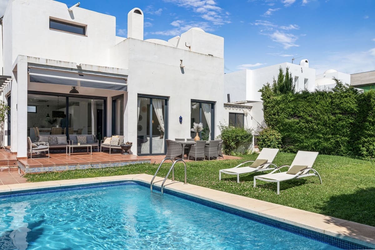 6 soverom Villa til salgs i Nueva Andalucia - € 1 400 000 (Ref: 10031671)