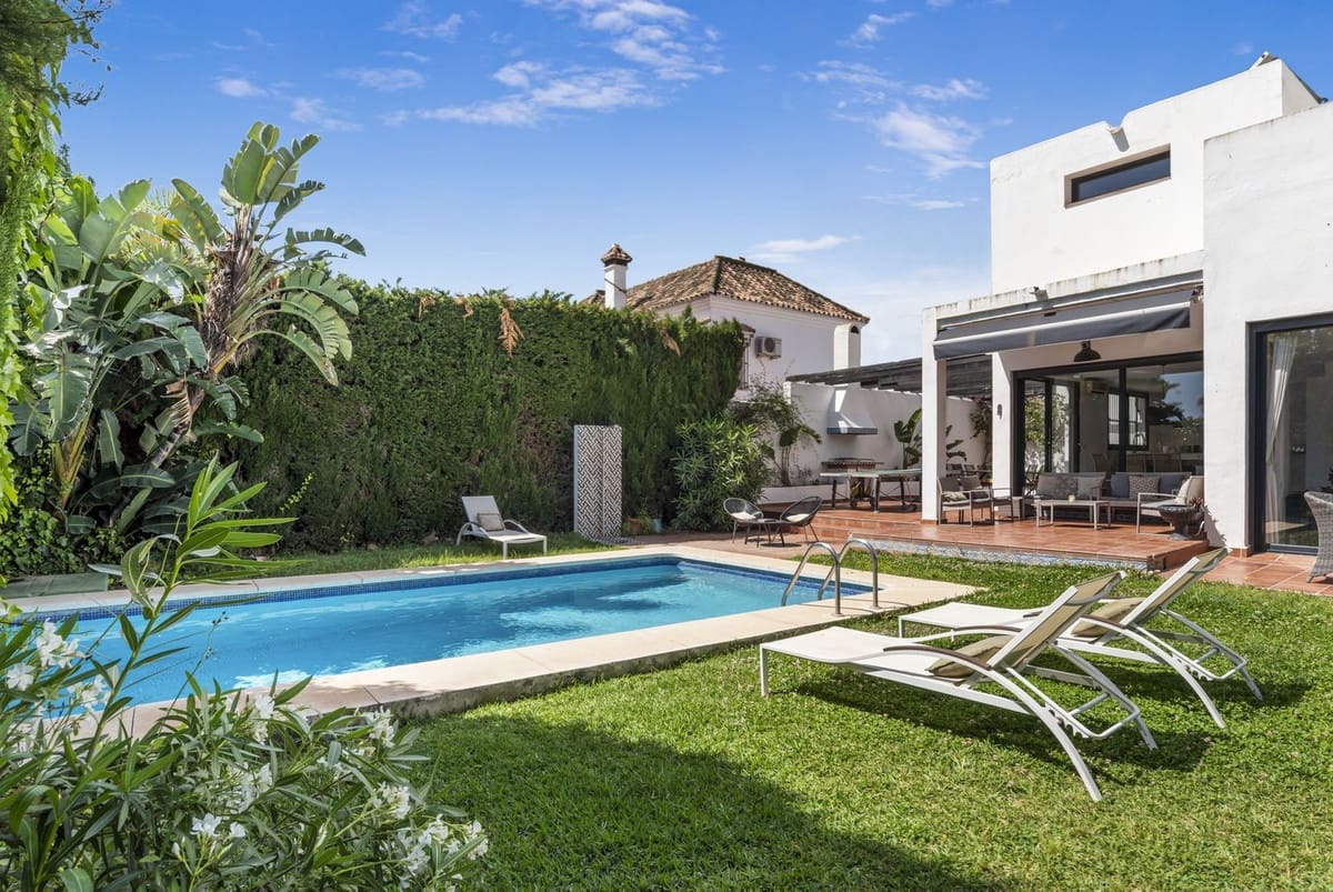 6 soverom Villa til salgs i Nueva Andalucia - € 1 400 000 (Ref: 10031671)