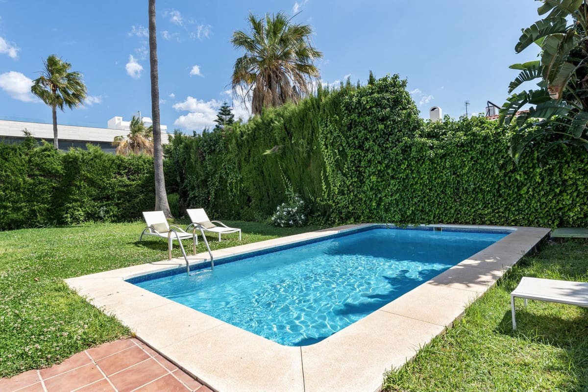 6 soverom Villa til salgs i Nueva Andalucia - € 1 400 000 (Ref: 10031671)