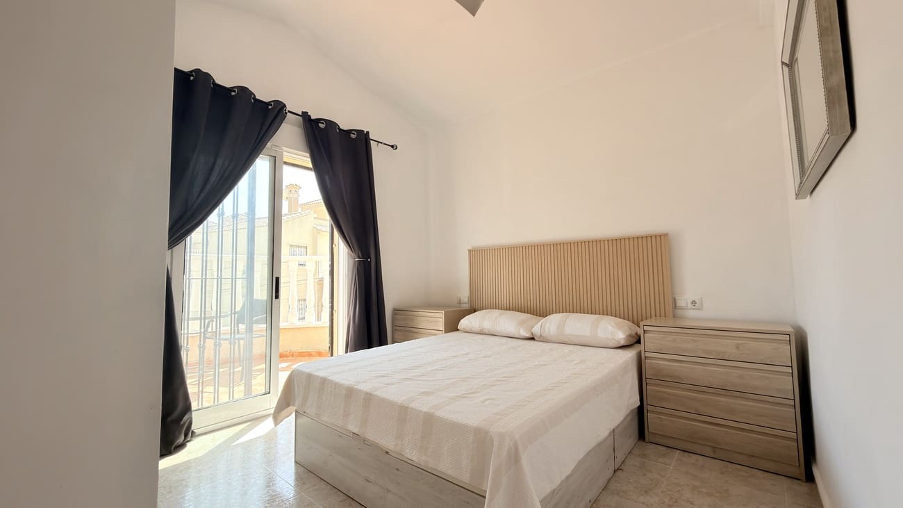 3 sypialnia Willa na sprzedaż w Orihuela Costa z basenem garażem - 425 000 € (Ref: 10031673)