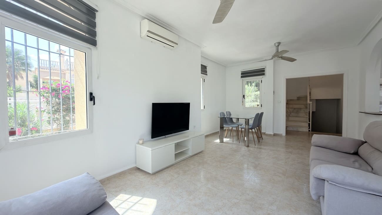 3 sypialnia Willa na sprzedaż w Orihuela Costa z basenem garażem - 425 000 € (Ref: 10031673)