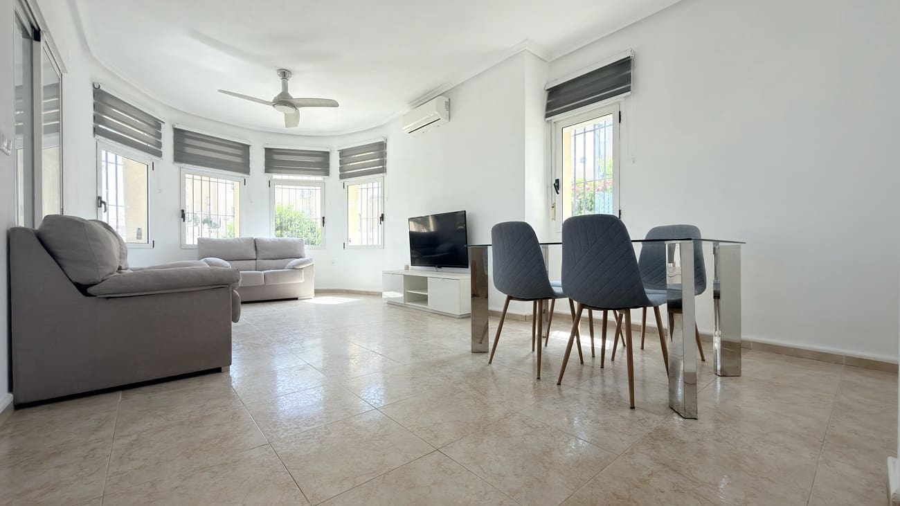 3 sypialnia Willa na sprzedaż w Orihuela Costa z basenem garażem - 425 000 € (Ref: 10031673)