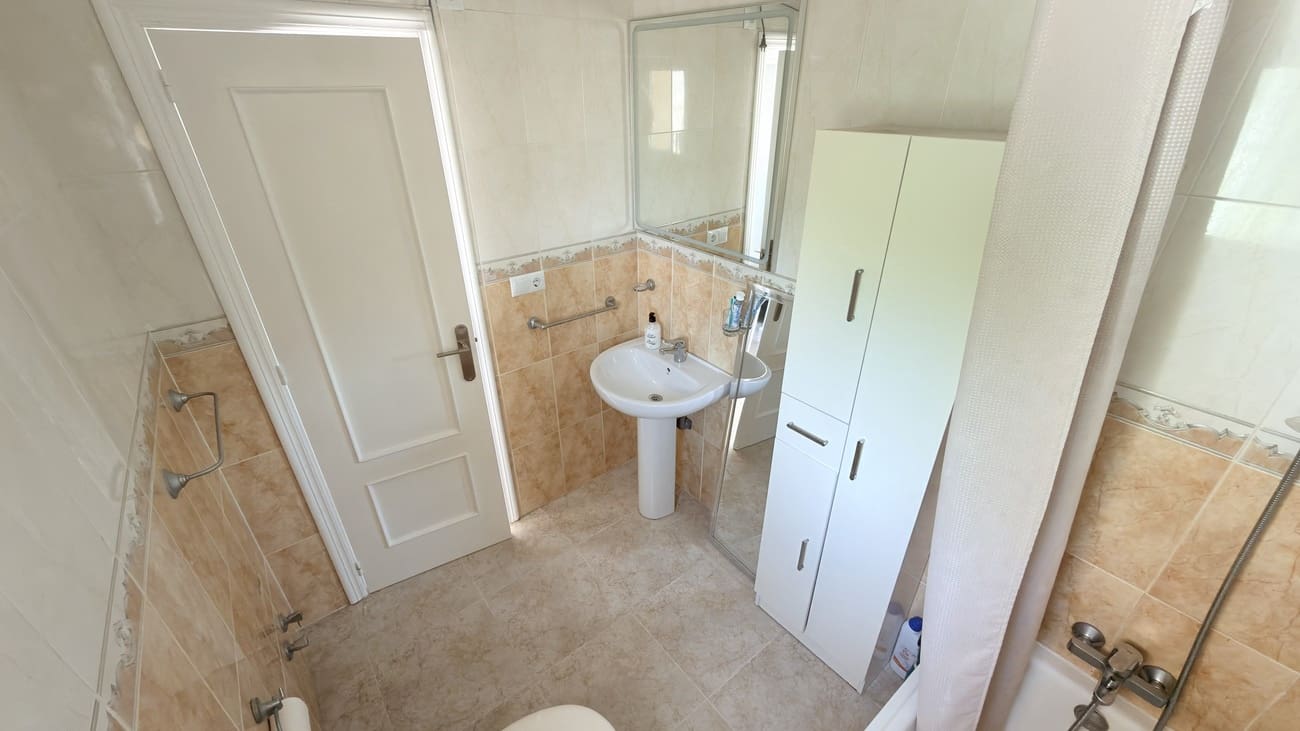 3 sypialnia Willa na sprzedaż w Orihuela Costa z basenem garażem - 425 000 € (Ref: 10031673)