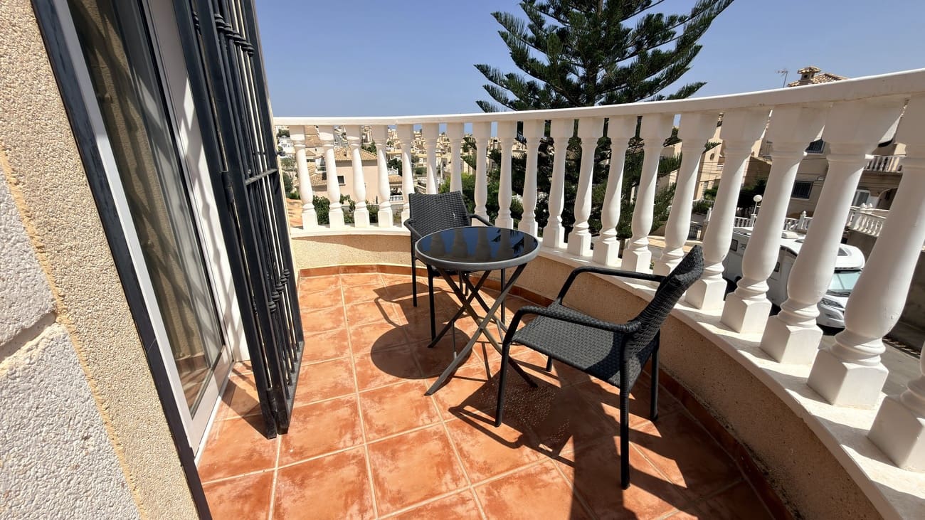 3 sypialnia Willa na sprzedaż w Orihuela Costa z basenem garażem - 425 000 € (Ref: 10031673)