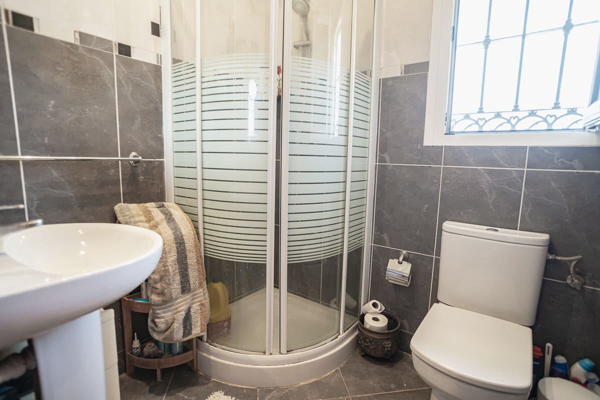 6 soveværelse Villa til salg i Torrevieja med swimmingpool garage - € 580.000 (Ref: 10031675)