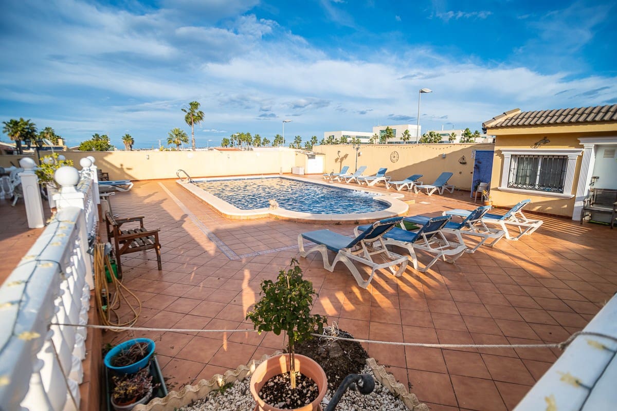 6 soveværelse Villa til salg i Torrevieja med swimmingpool garage - € 580.000 (Ref: 10031675)