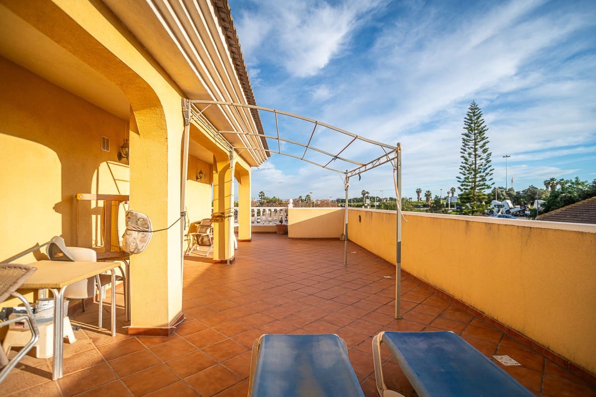 6 soveværelse Villa til salg i Torrevieja med swimmingpool garage - € 580.000 (Ref: 10031675)