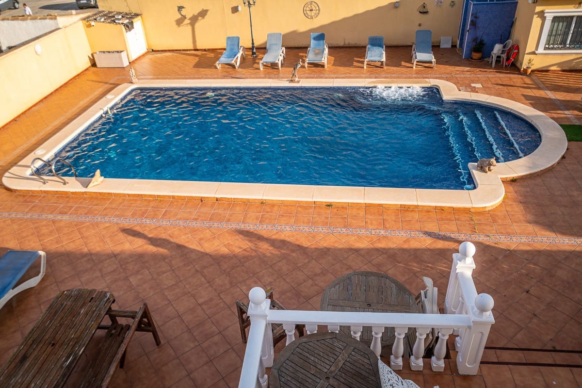 6 soveværelse Villa til salg i Torrevieja med swimmingpool garage - € 580.000 (Ref: 10031675)
