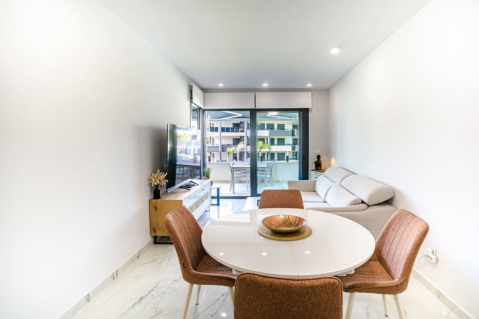 2 Zimmer Apartment zu verkaufen in Torrevieja mit Garage - 350.000 € (Ref: 10031678)