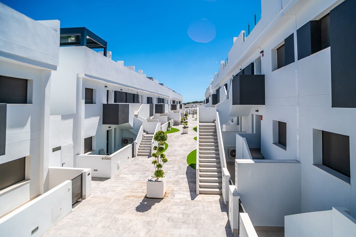 3 bedroom Apartment for sale in Torrevieja with pool garage - € 339,000 (Ref: 10031681)