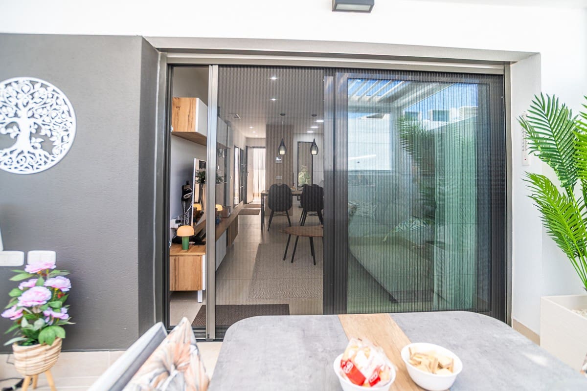3 bedroom Apartment for sale in Torrevieja with pool garage - € 339,000 (Ref: 10031681)