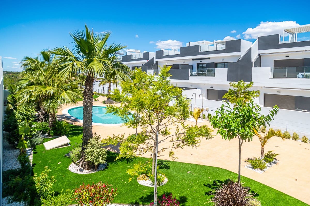 3 bedroom Apartment for sale in Torrevieja with pool garage - € 339,000 (Ref: 10031681)