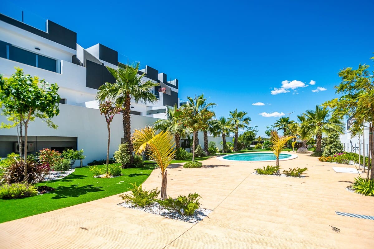 3 bedroom Apartment for sale in Torrevieja with pool garage - € 339,000 (Ref: 10031681)