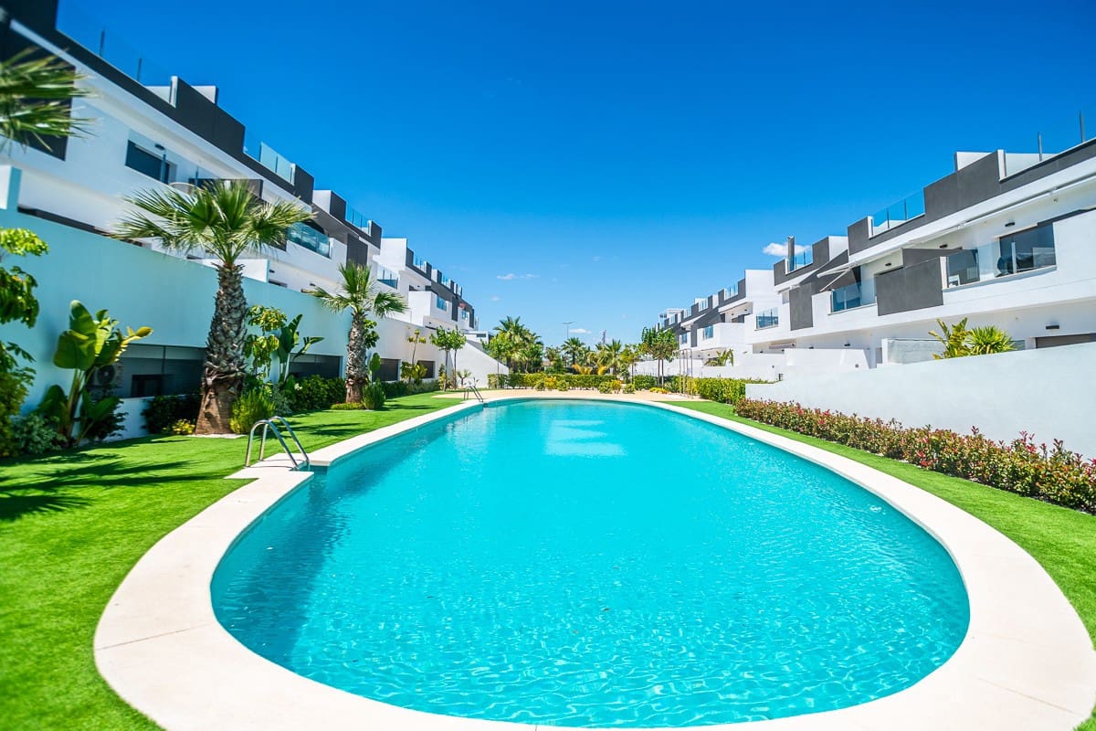 3 bedroom Apartment for sale in Torrevieja with pool garage - € 339,000 (Ref: 10031681)