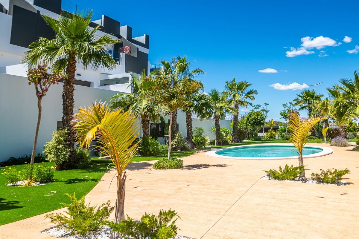 3 bedroom Apartment for sale in Torrevieja with pool garage - € 339,000 (Ref: 10031681)