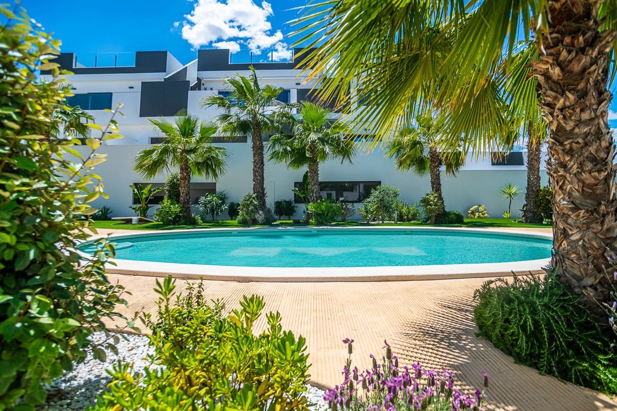 3 bedroom Apartment for sale in Torrevieja with pool garage - € 339,000 (Ref: 10031681)