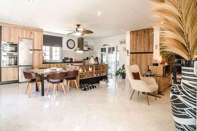 3 sovrum Villa till salu i La Marina, Elche / Elx med pool garage - 525 000 € (Ref: 10031683)