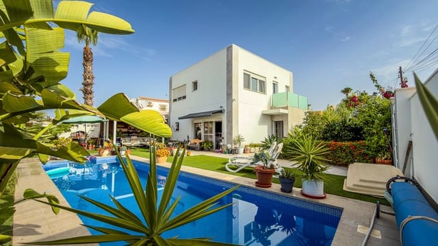 2 soveværelse Villa til salg i Parque de las Naciones, Torrevieja med swimmingpool - € 465.000 (Ref: 10031685)
