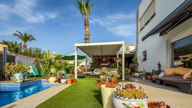 2 soveværelse Villa til salg i Parque de las Naciones, Torrevieja med swimmingpool - € 465.000 (Ref: 10031685)
