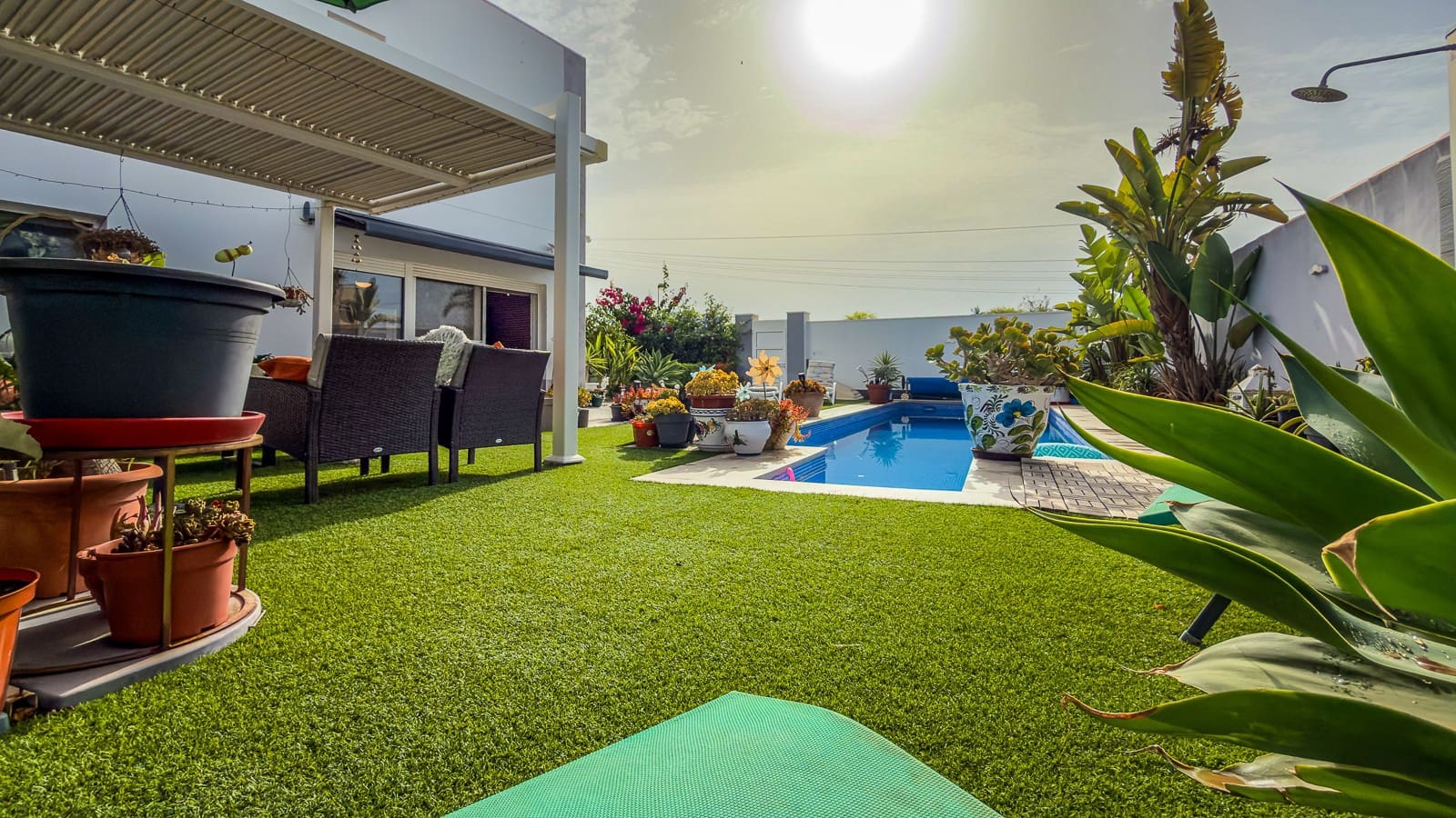 2 soveværelse Villa til salg i Torrevieja med swimmingpool - € 465.000 (Ref: 10031685)