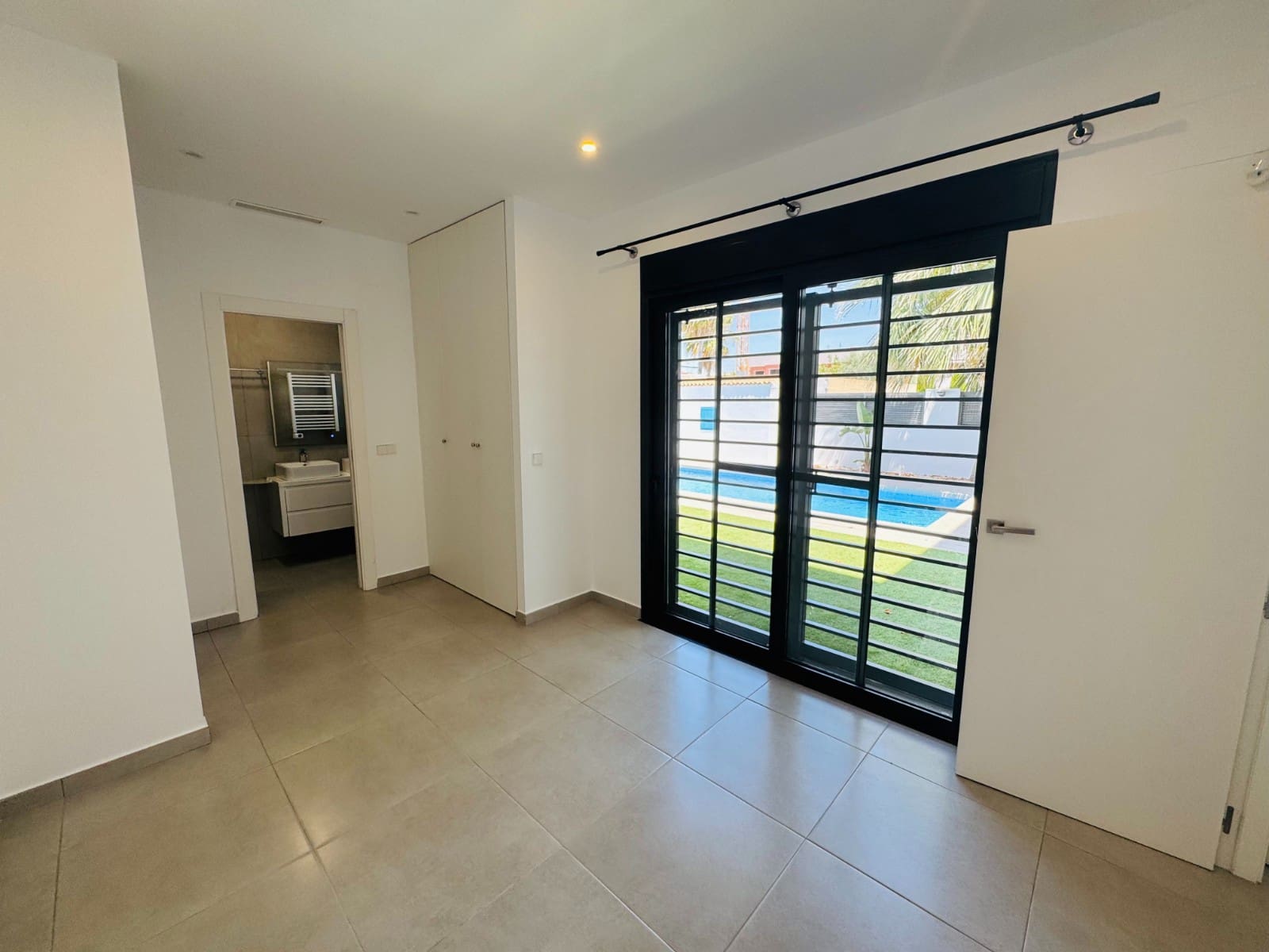 Chalet de 3 habitaciones en San Pedro del Pinatar en venta - 550.000 € (Ref: 10031690)