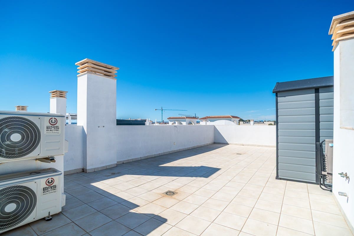 2 bedroom Villa for sale in Ciudad Quesada with pool - € 390,000 (Ref: 10031692)