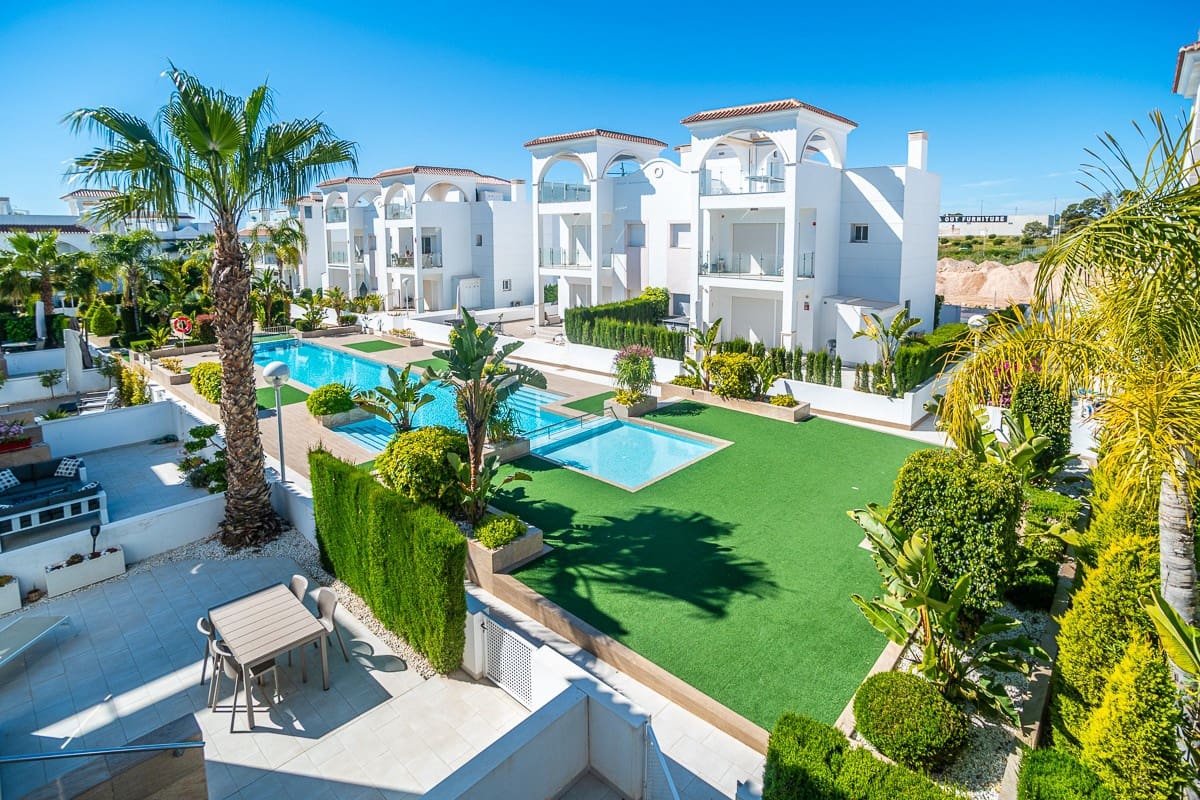 2 bedroom Villa for sale in Ciudad Quesada with pool - € 390,000 (Ref: 10031692)