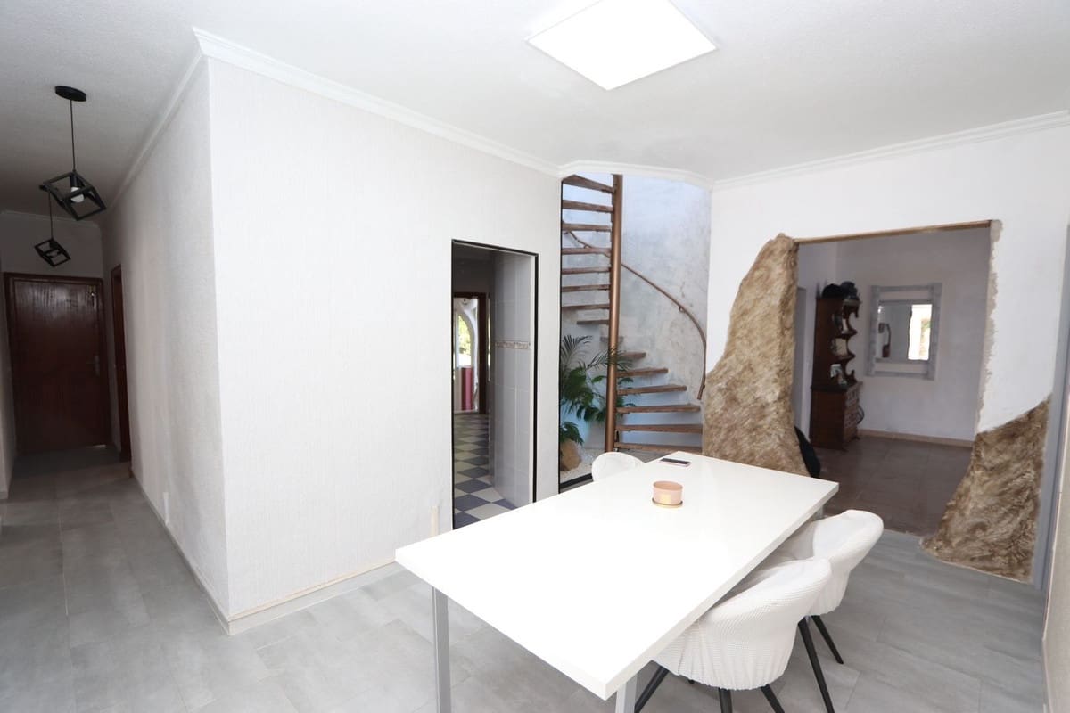 6 sovrum Villa till salu i Ciudad Quesada med pool garage - 443 000 € (Ref: 10031696)