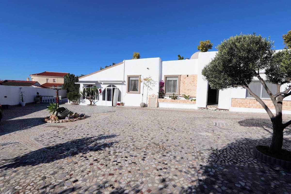6 sovrum Villa till salu i Ciudad Quesada med pool garage - 443 000 € (Ref: 10031696)