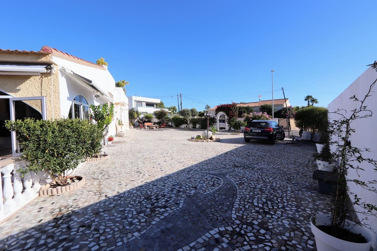 6 sovrum Villa till salu i Ciudad Quesada med pool garage - 443 000 € (Ref: 10031696)