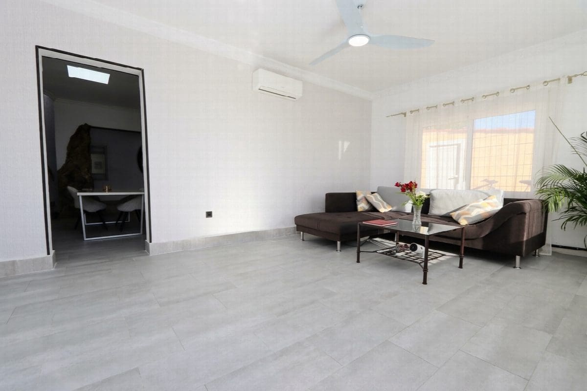 6 bedroom Villa for sale in Rojales with pool garage - € 443,000 (Ref: 10031696)