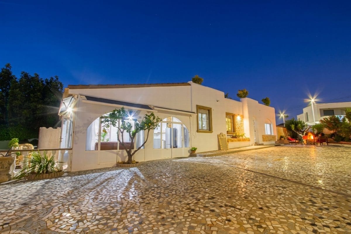 6 bedroom Villa for sale in Rojales with pool garage - € 443,000 (Ref: 10031696)
