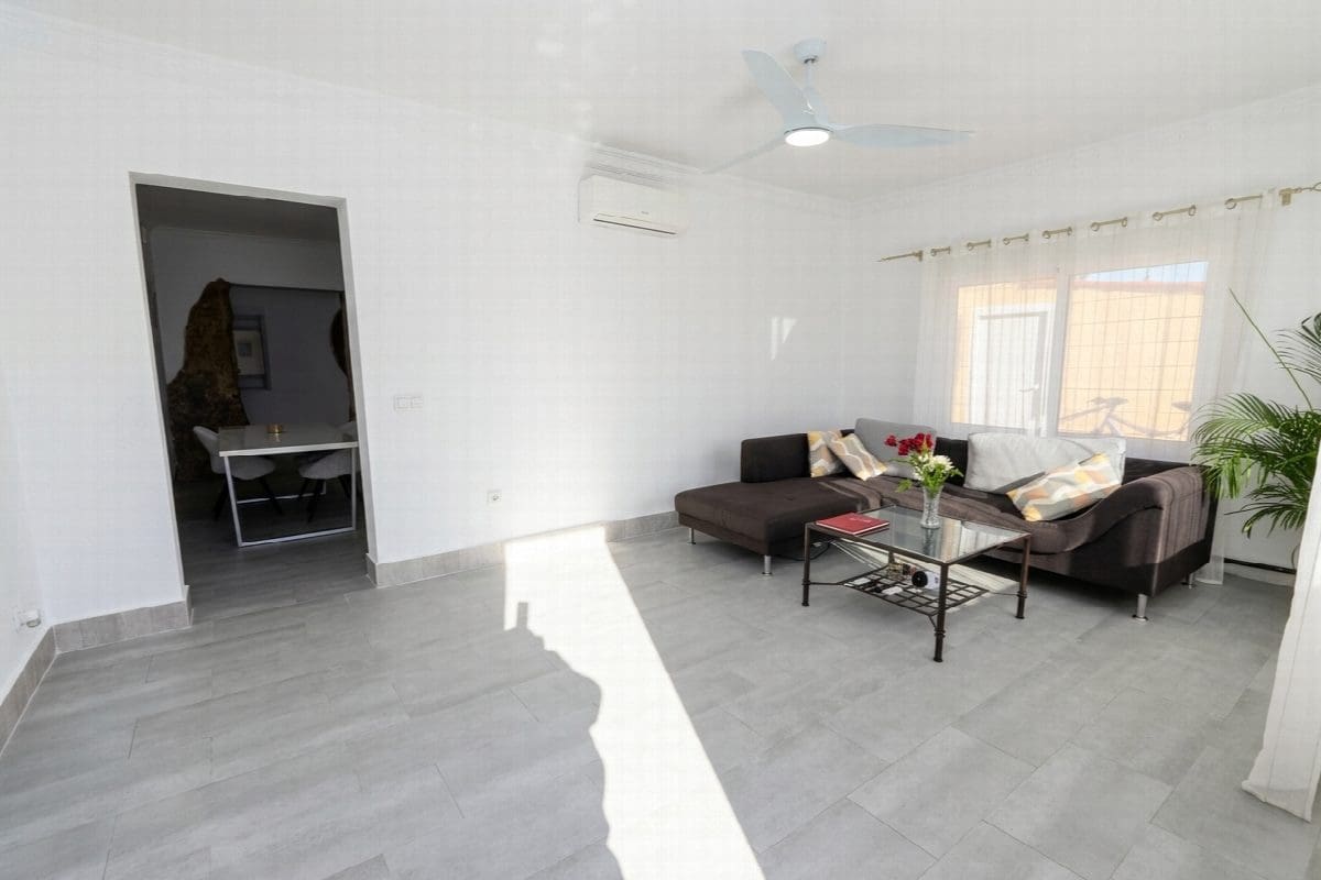 6 bedroom Villa for sale in Rojales with pool garage - € 443,000 (Ref: 10031696)