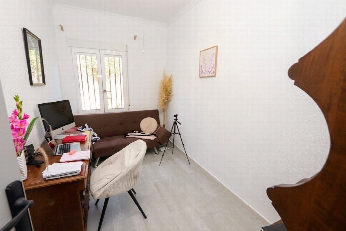 6 bedroom Villa for sale in Rojales with pool garage - € 443,000 (Ref: 10031696)