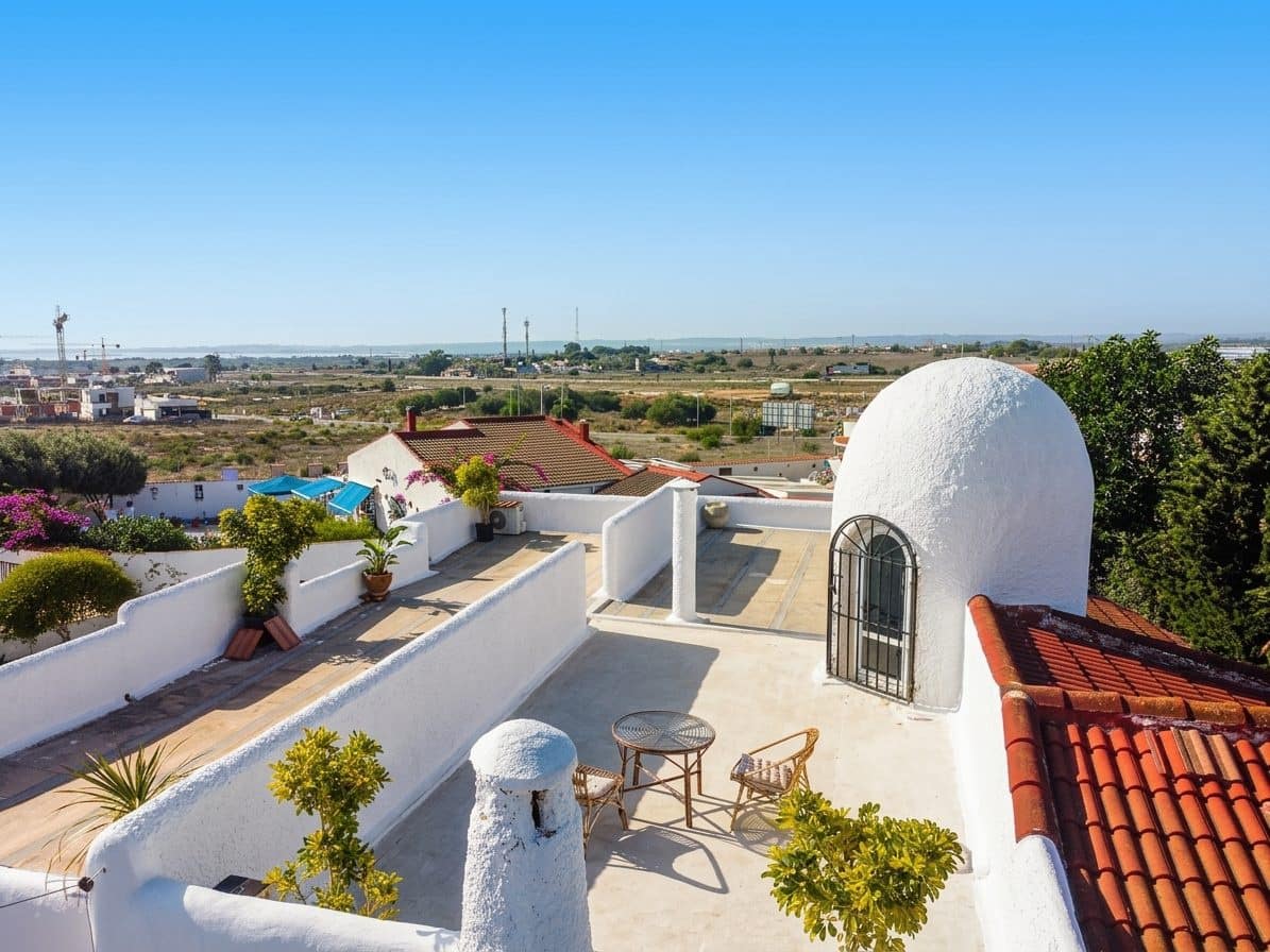 6 bedroom Villa for sale in Rojales with pool garage - € 443,000 (Ref: 10031696)