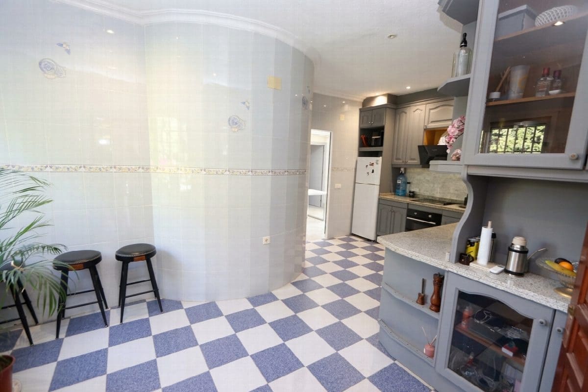6 bedroom Villa for sale in Rojales with pool garage - € 443,000 (Ref: 10031696)