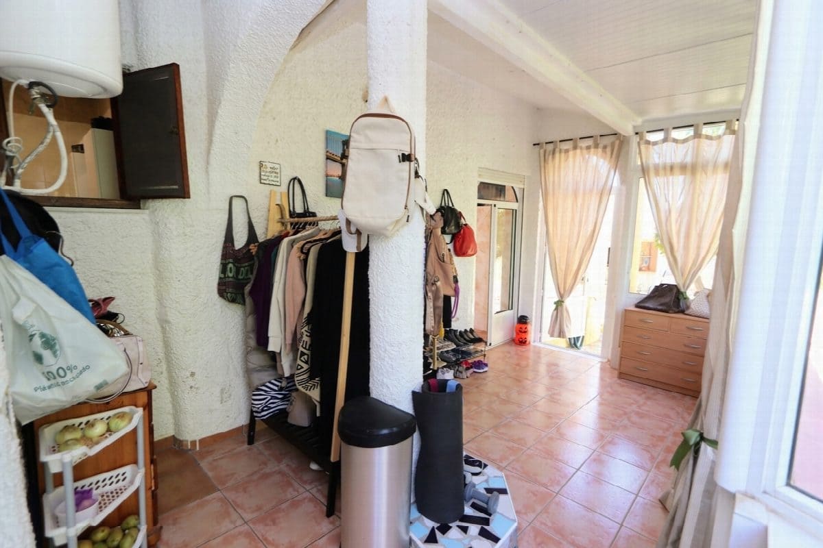 6 bedroom Villa for sale in Rojales with pool garage - € 443,000 (Ref: 10031696)