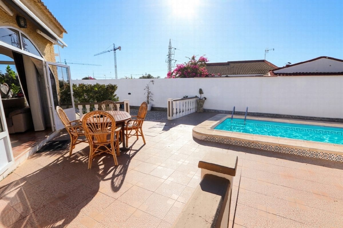 6 bedroom Villa for sale in Rojales with pool garage - € 443,000 (Ref: 10031696)