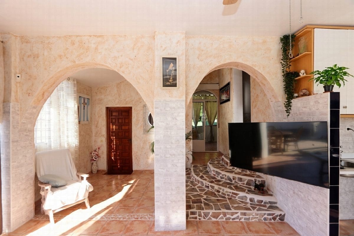 6 bedroom Villa for sale in Rojales with pool garage - € 443,000 (Ref: 10031696)