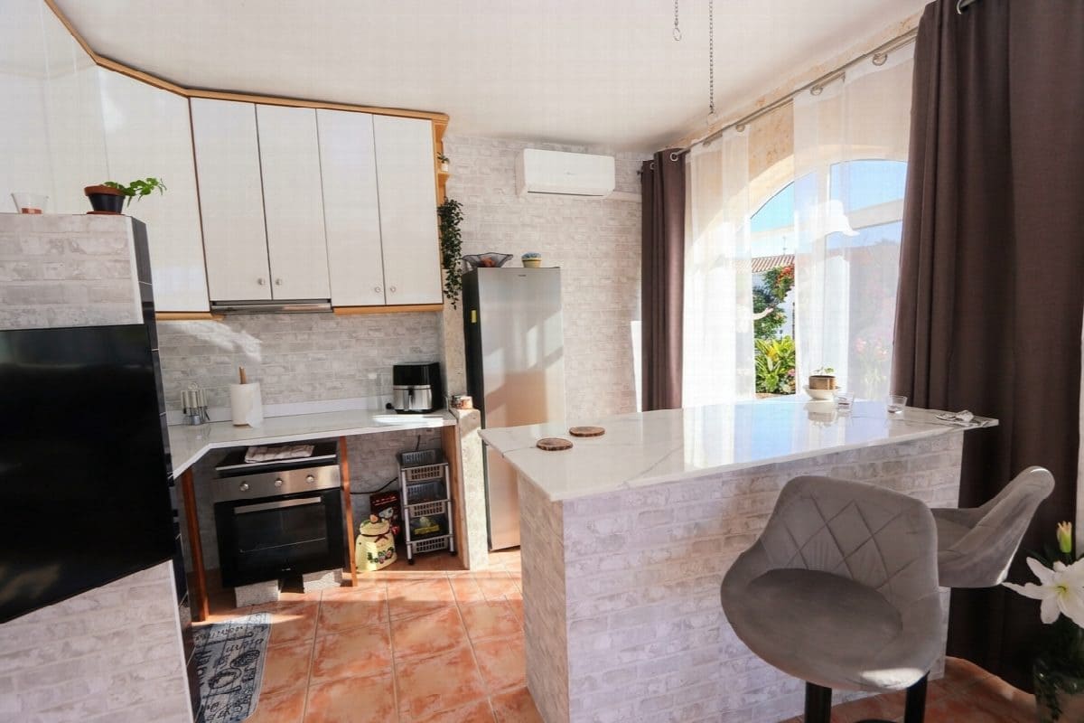 6 bedroom Villa for sale in Rojales with pool garage - € 443,000 (Ref: 10031696)