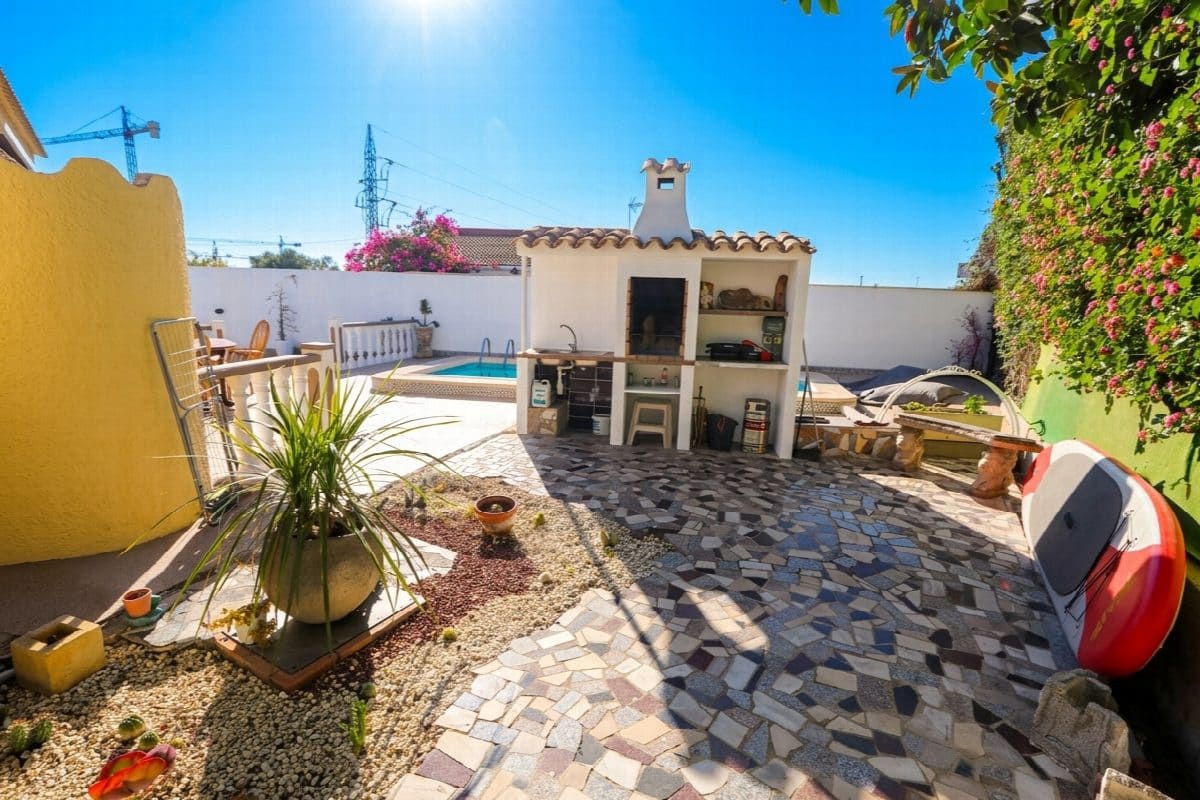 6 bedroom Villa for sale in Rojales with pool garage - € 443,000 (Ref: 10031696)