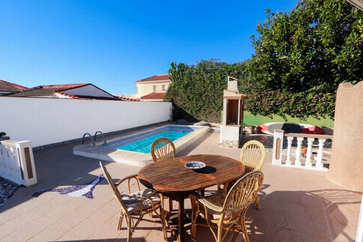 6 bedroom Villa for sale in Rojales with pool garage - € 443,000 (Ref: 10031696)