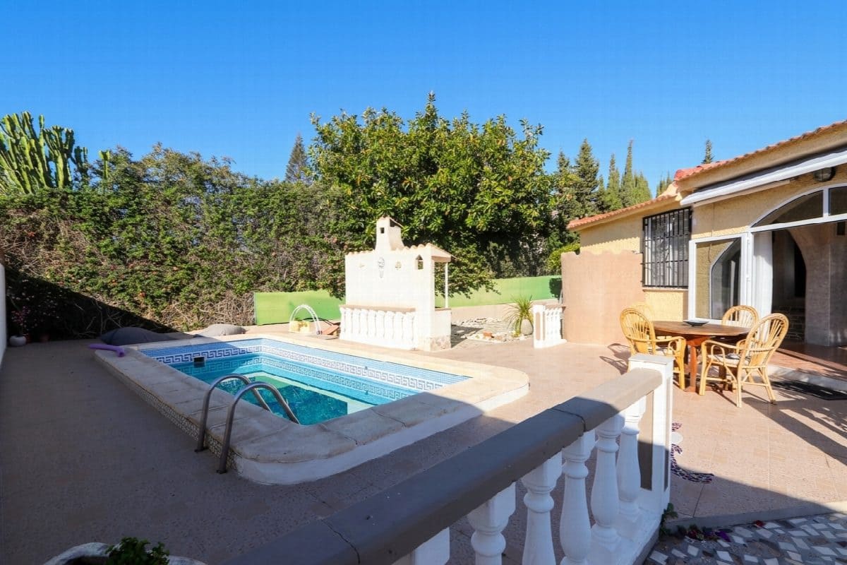 6 bedroom Villa for sale in Rojales with pool garage - € 443,000 (Ref: 10031696)