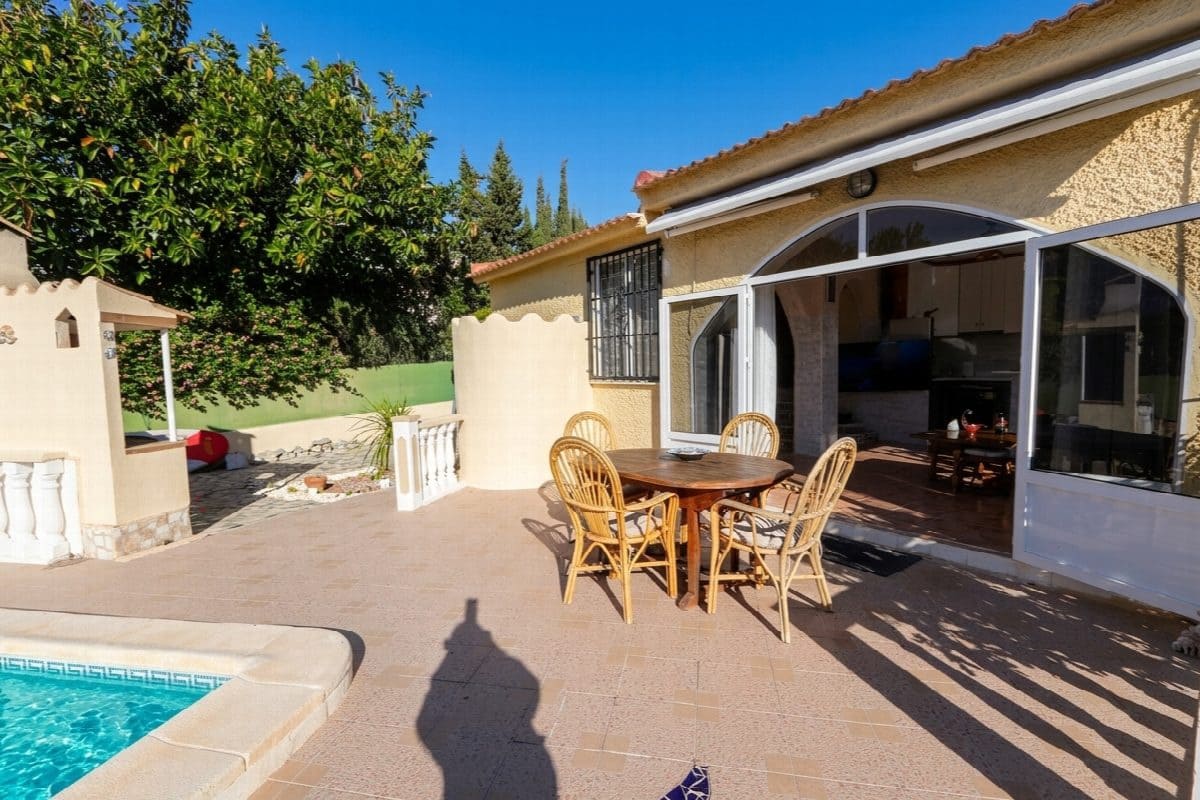 6 bedroom Villa for sale in Rojales with pool garage - € 443,000 (Ref: 10031696)