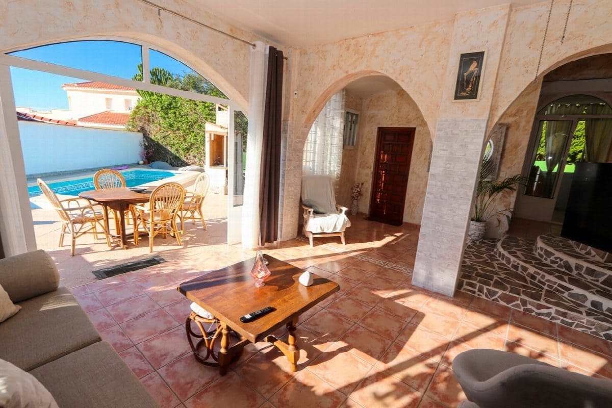 6 bedroom Villa for sale in Rojales with pool garage - € 443,000 (Ref: 10031696)