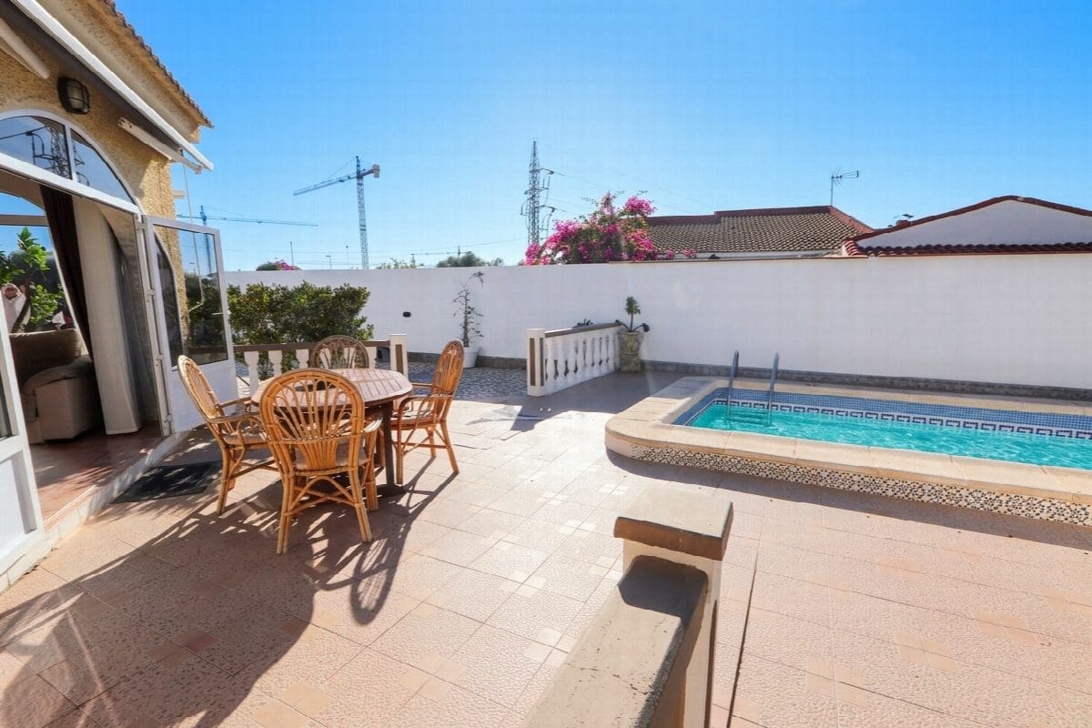 6 bedroom Villa for sale in Rojales with pool garage - € 443,000 (Ref: 10031696)