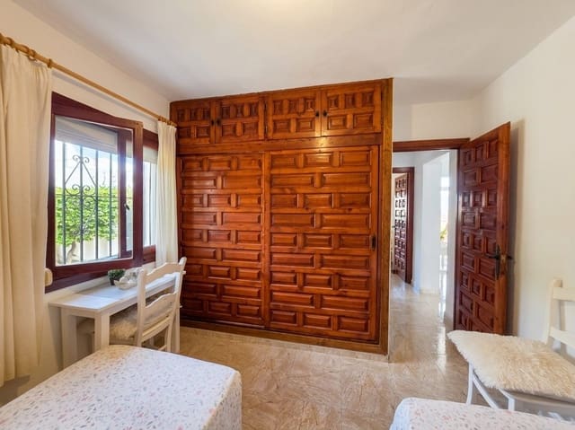 2 Zimmer Villa zu verkaufen in Buenas Noches, Estepona - 495.000 € (Ref: 10035074)