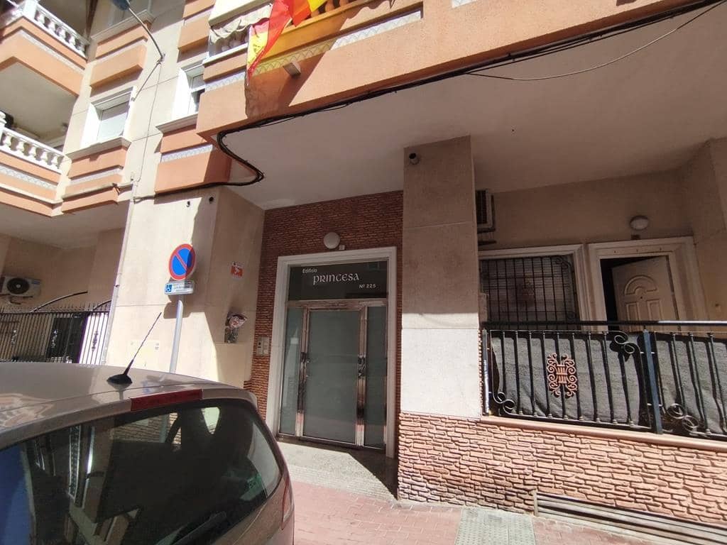 2 Zimmer Apartment zu verkaufen in Torrevieja mit Pool - 160.000 € (Ref: 10035079)