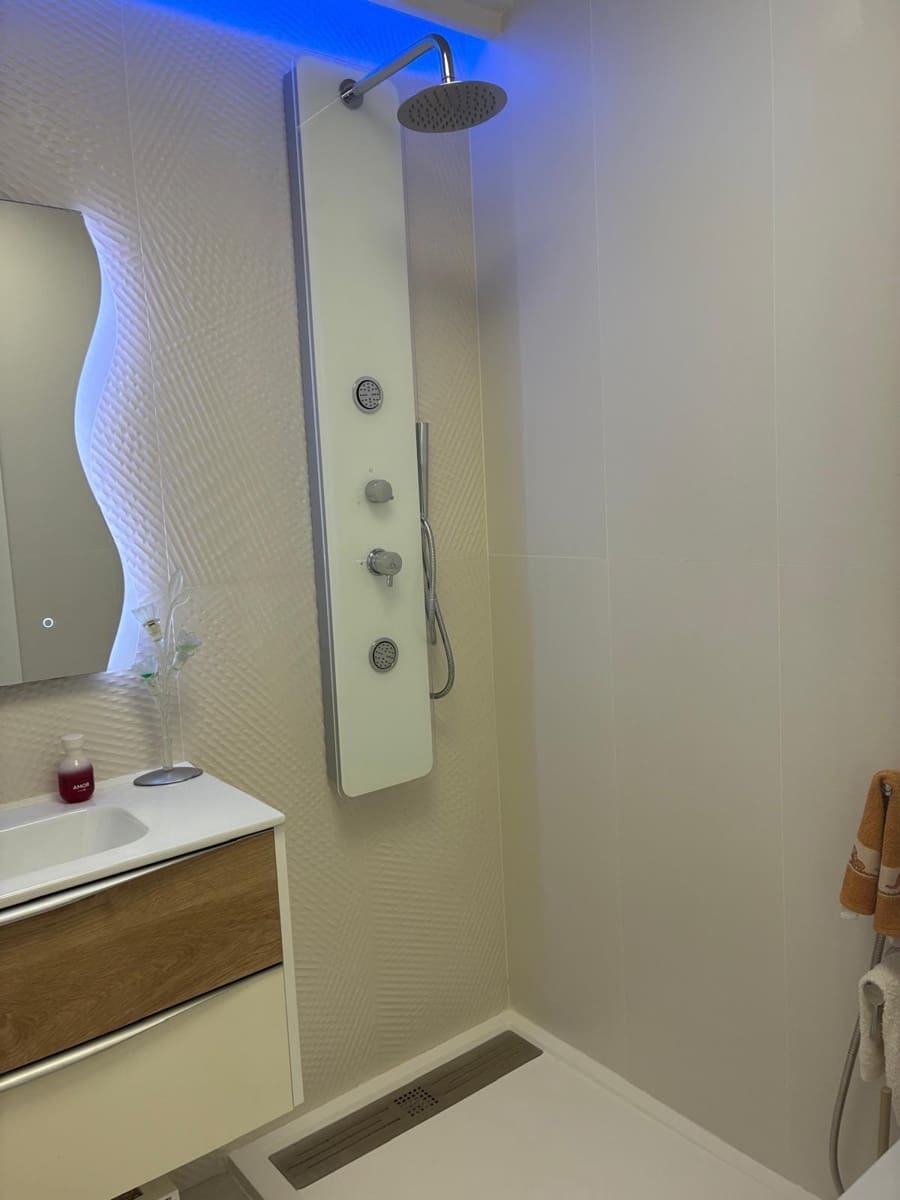 2 bedroom Apartment for sale in Torrevieja with pool - € 282,000 (Ref: 10035082)