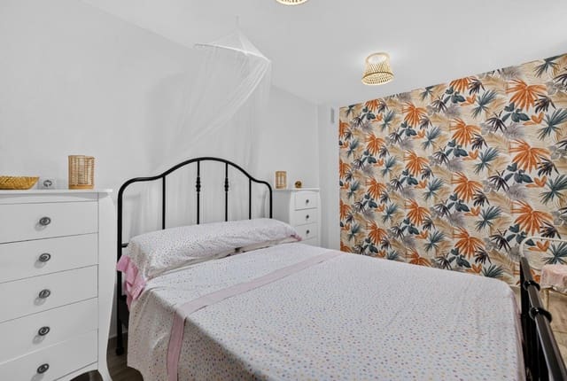 3 quarto Apartamento para venda em Las Piscinas Naturales, Torrevieja - 279 000 € (Ref: 10035083)